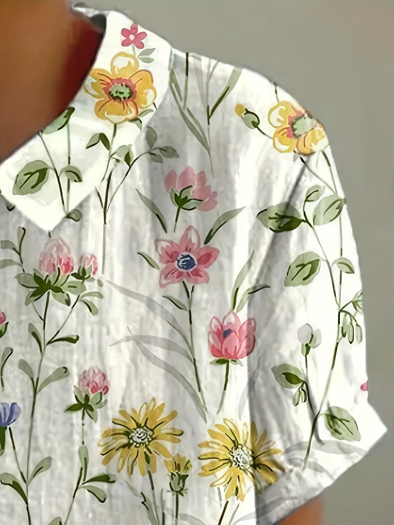 Anisa - Damshirt med vacker blommönster och bekväm passform