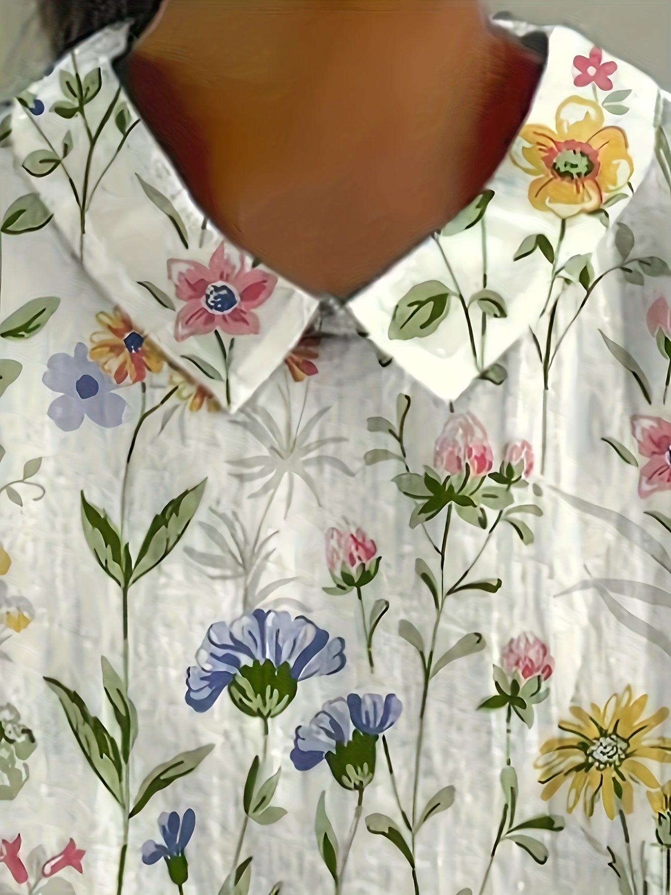 Anisa - Damshirt med vacker blommönster och bekväm passform