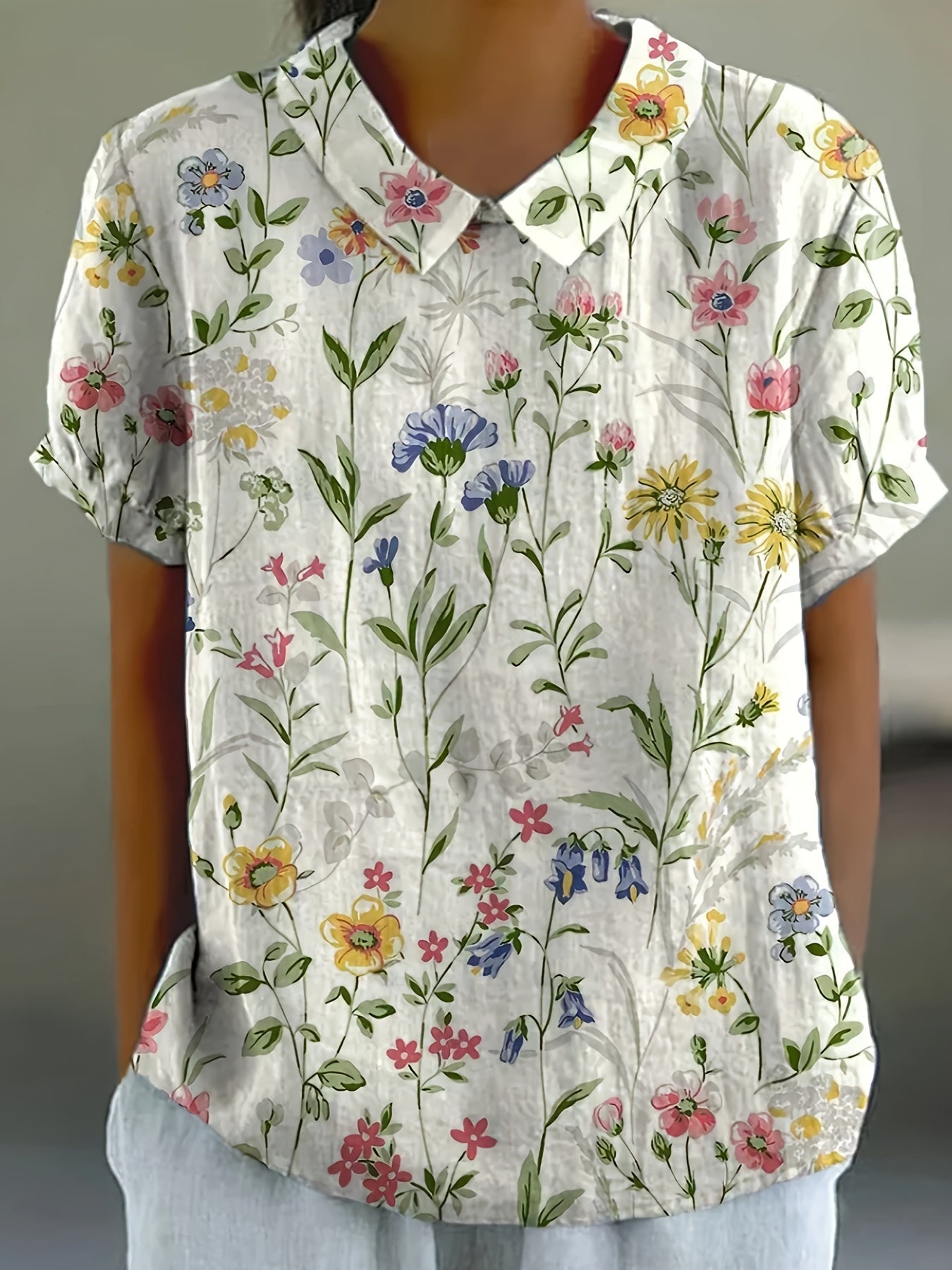 Anisa - Damshirt med vacker blommönster och bekväm passform