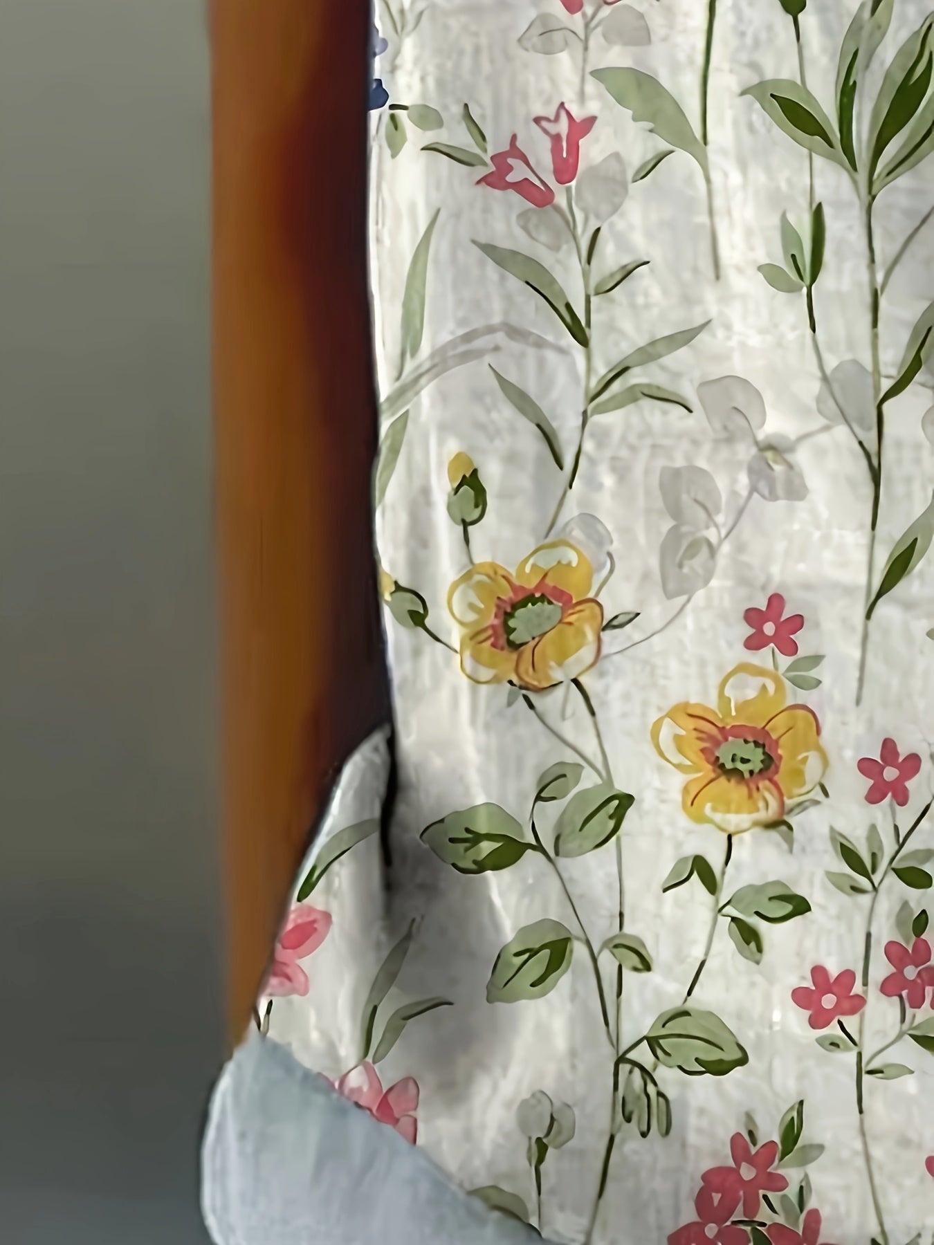 Anisa - Damshirt med vacker blommönster och bekväm passform