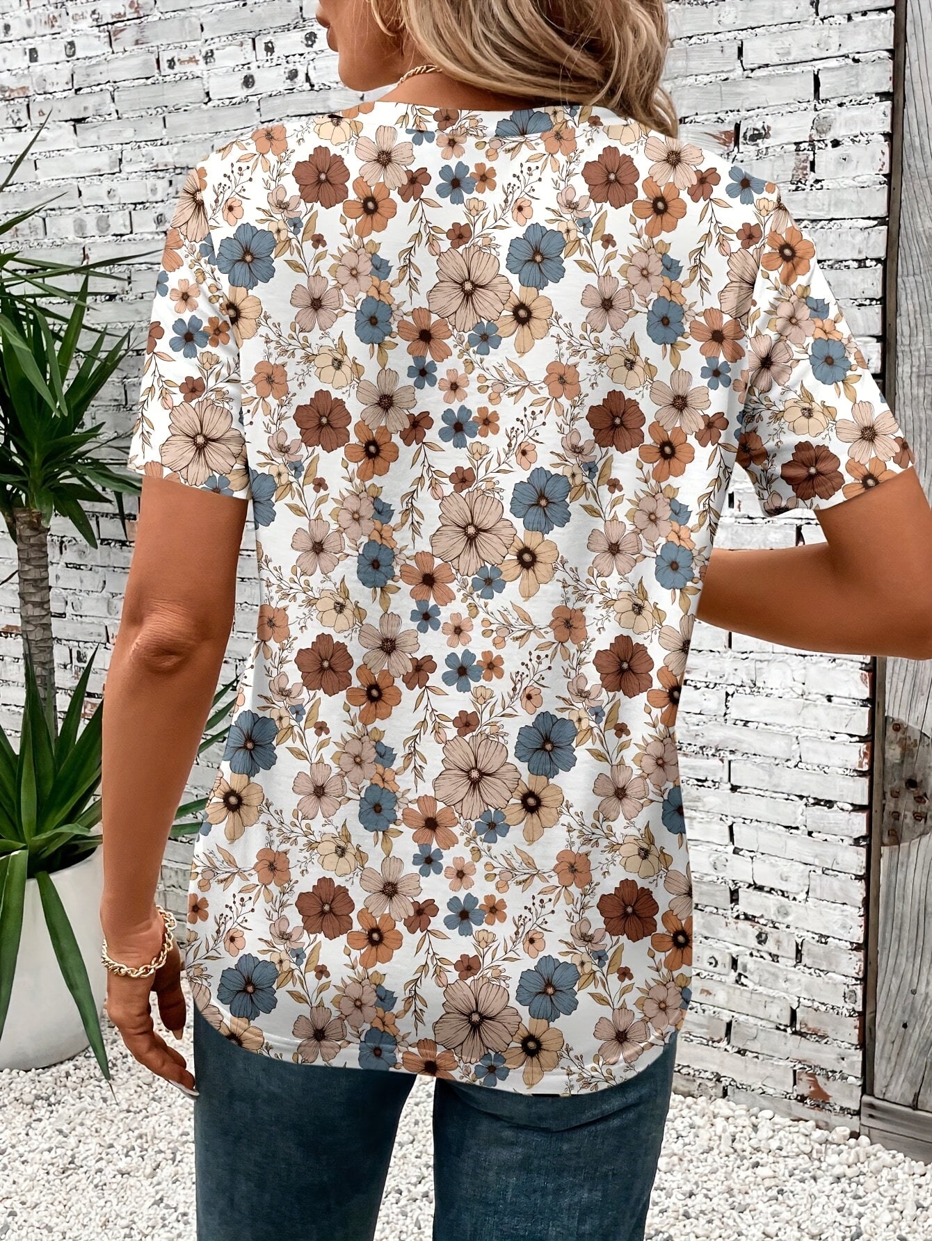 Bett – Smickrande och följsam t-shirt med lätt stretch