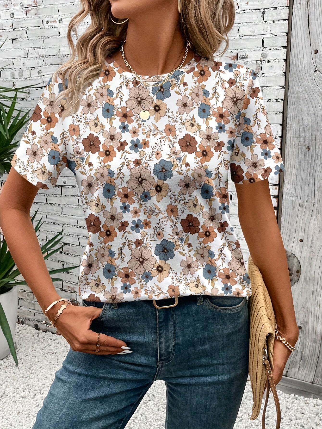 Bett – Smickrande och följsam t-shirt med lätt stretch