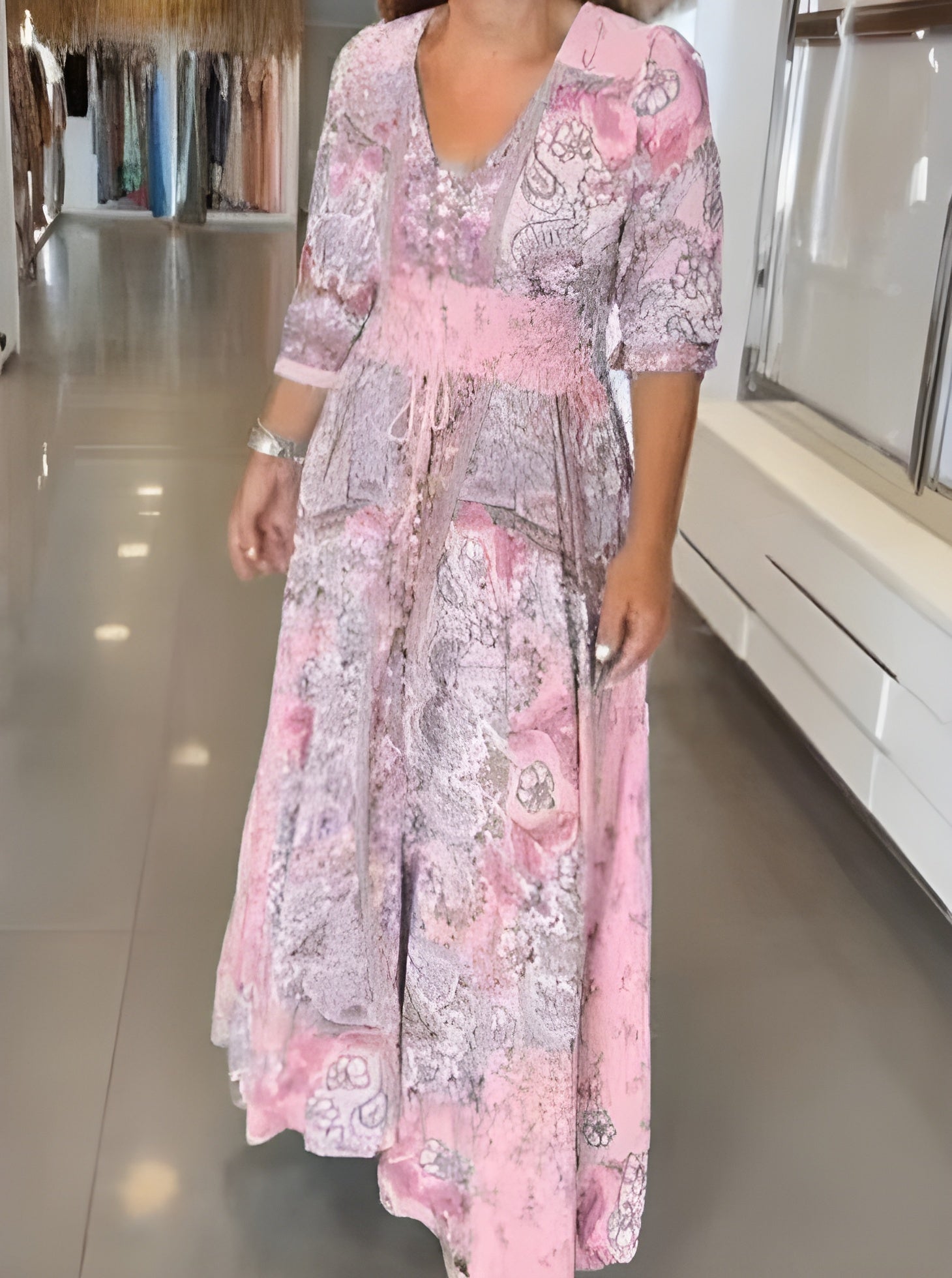 Sarah - Stilren klänning med vackra detaljer