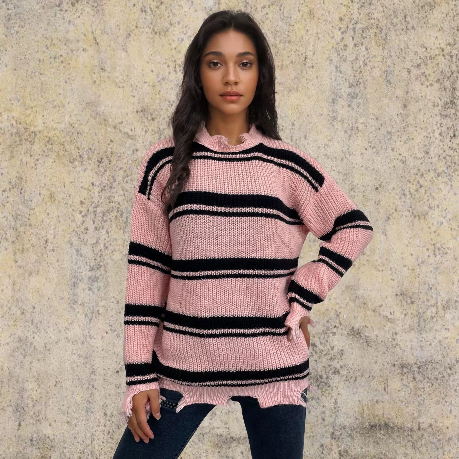 Kvinnors Pullovertröja – Oversized Passform – Stickad Ull – Kontraststripes – Fransen Nederkant
