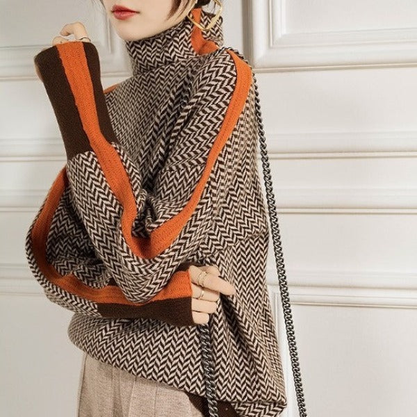 OLIVA – DJÄRV RANDIG HÖGHALSADE STICKAD TRÖJA