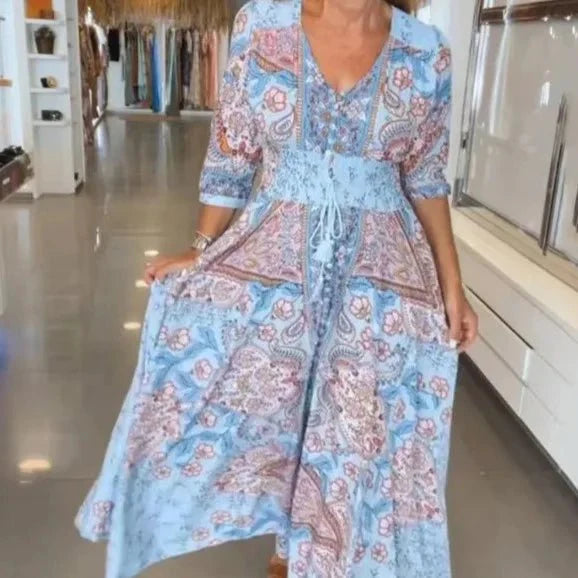 Sarah - Stilren klänning med vackra detaljer