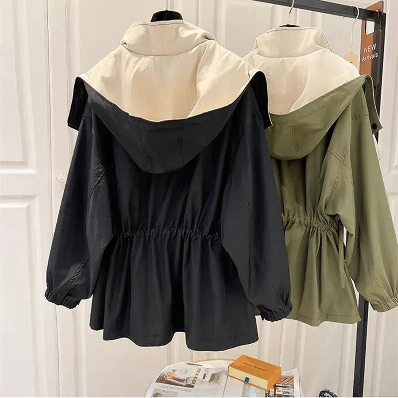 Selina – Trenchcoaten som kombinerar stil och funktion